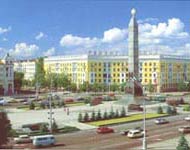 Victory Square with its 38-m obelisk and the Eternal Flame commemorating the heroes of World War II. City tour of Minsk